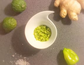 Condiment pimenté au gingembre et combava