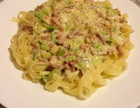 Tagliatelles carbonara aux poireaux