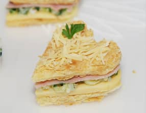 Mille feuille aux poireaux et au jambon fumé