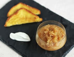 Compote de pommes caramélisées aux pignons