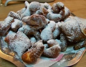 Bugnes niçoises à la fleur d'oranger