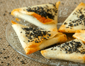 Samoussas au pesto de pousses d'épinard et sésame