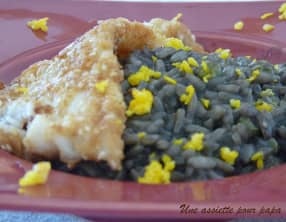 Filet de sabré pané et risotto encre de seiche