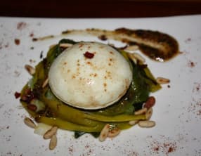 Oeufs en 2 textures sur nid de poireaux vinaigrette