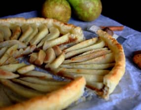 Tarte spéculoos-poires au miel épicé