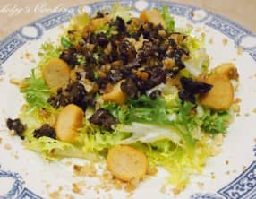 Salade frisée aux escargots et noix