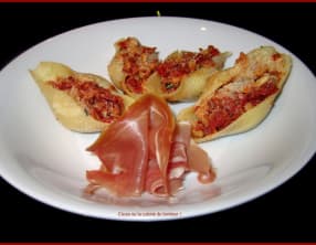Conchiglies farcies au jambon cru et tomates séchées
