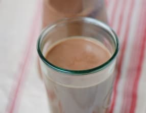 Smoothie banane, avocat et chocolat