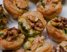 Tartelettes au concombre, au roquefort et à la noix