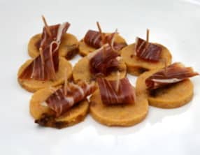 Canapé de polenta aux tomates séchées et jambon de Parme