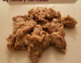 Emincé de lapin à la moutarde à l'ancienne, sauge et thym