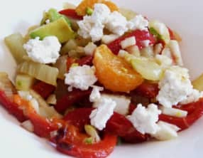 Salade très colorée : fenouils, poivrons, chorizo et chèvre