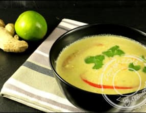 Velouté exotique aux petits pois et cacahuètes