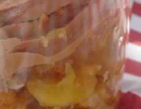 Crumble en sablé breton, bananes rôties et chantilly au chocolat au lait