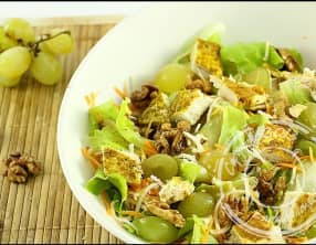 Salade au poulet raisin et noix