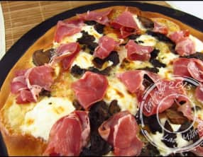 Pizza blanche à la coppa et aux champignons