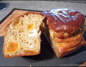 Cake au chèvre, abricot et thym