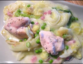Poulet sauce crémeuse aux petits pois et au chou vert