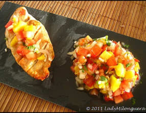 Blancs de poulet grillés et leur salsa fruitée