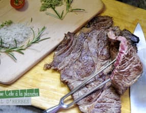 Basse côte de boeuf à la plancha et sel d'herbes