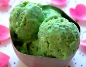 Glace pandan aux graines de basilic