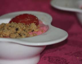 Mousse aux framboises et crumble de noissettes