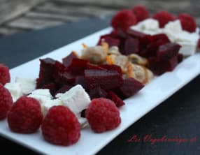 Déclinaison de betteraves, framboises, fêta et coques tièdes