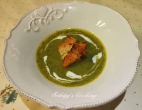 Velouté d'asperges vertes et cresson