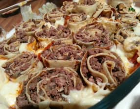 Crêpes roulées à la viande hachée et champignons