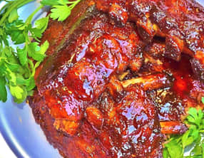 Côtes levées de porc confites au Coca-Cola