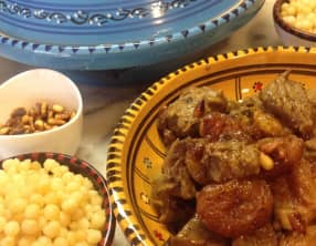 Tajine d'agneau aux abricots secs et aux pignons