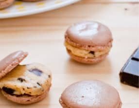 Macarons au chocolat et à la pâte à cookies