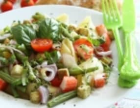 Salade de conchiglie et surimi