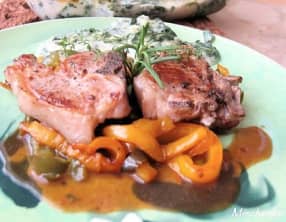 Côtes d'agneau grillées, poivrons confits et gratin d'épinards