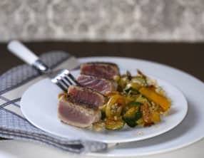 Thon mi cuit aux graines de moutarde et blé aux légumes épicés