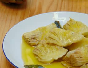 Petits artichauts à l'huile d'olive