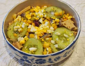 Salade de concombre et thon