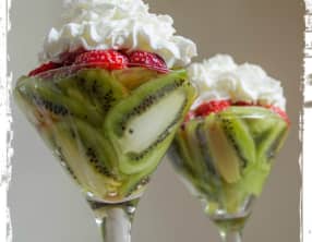 Verrine aux fraises et aux kiwis à la chantilly
