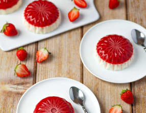 Panna cotta vanille et coulis de fraises à la menthe