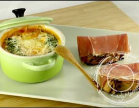 Oeuf cocotte au poivron et ses tartines de jambon de Parme
