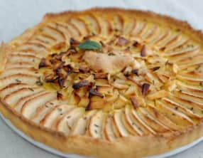 Tarte aux pommes, fleur d'oranger et romarin