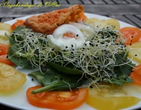 Salade tomates, épinard et œufs mollets