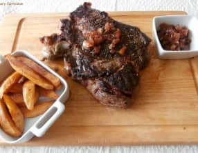 Côte de boeuf et confit d'échalotes