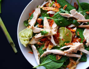 Salade façon thaïe au poulet, citronnelle et coriandre