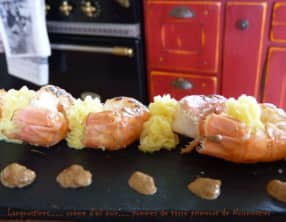 Langoustines rôties à la crème d’ail noir