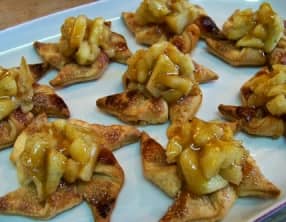 Tartelettes feuilletées aux pommes vanillées et au caramel au beurre salé