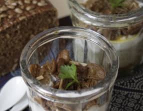 Oeuf cocotte à la crème d'oseille et aux mousserons rissolés