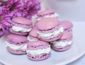 Mini macarons pistache et framboises