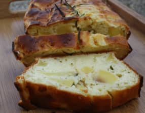 Cake moelleux aux pommes et romarin