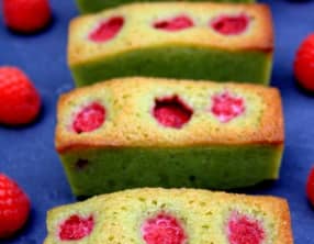 Financiers au thé matcha et framboises